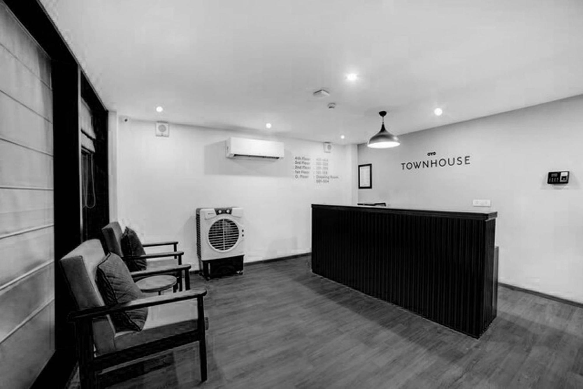 Super Townhouse 219 Hotel Gurgaon Exterior photo